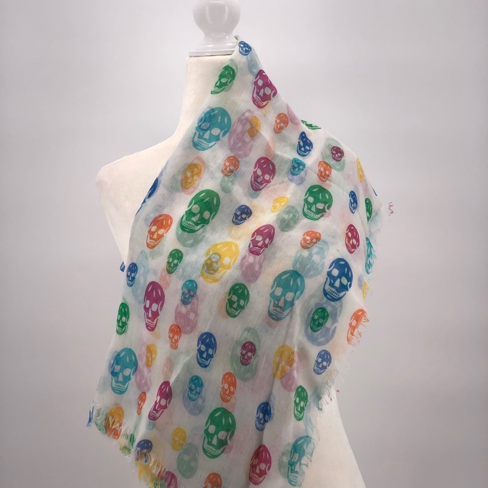 Scarf with rainbow skulls!